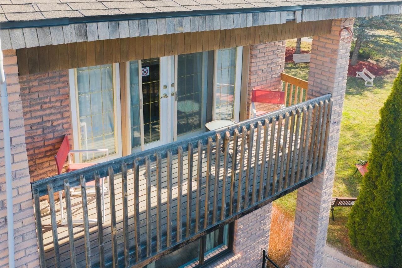 Newton Villa ブランプトン エクステリア 写真